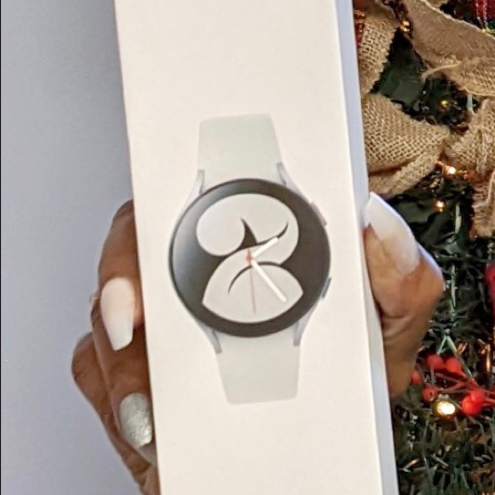 Galaxy 4 Smartwatch 40MM. Brand new. Never worn. Still in the box.